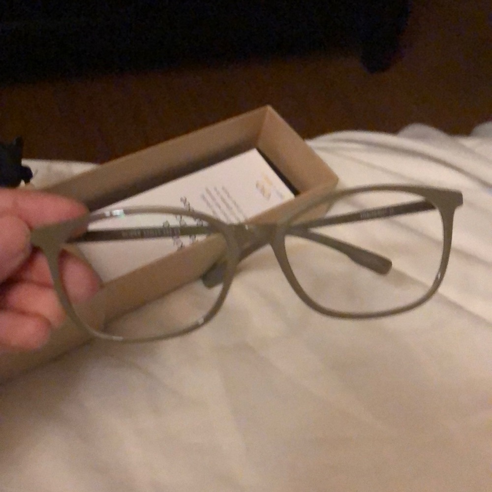 Blue light reducing glasses